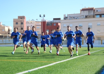 Jugadores de la primera plantilla unionista, en su trabajo de ayer.