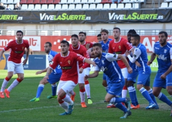 La defensa de la UD Melilla rayó a una gran altura durante los noventa minutos del partido, sin que los murcianos se acercaran a la meta defendida por Marcellán