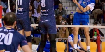 El jugador mexicano del Club Voleibol Melilla, Néstor Orellana, durante una acción del juego