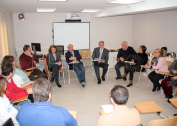 Díaz Melguizo (en el centro, foto superior) mantuvo una reunión en Melilla.