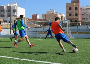 La plantilla de la escuadra azulina descansará hoy martes, aunque en la matinal de ayer lunes se ejercitó en La Espiguera, pensando aún en la remontada frente al Linense