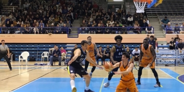 La escuadra naranja tan solo hincó la rodilla para hacerse con la posesión del balón y su entrega obtuvo la recompensa de la victoria