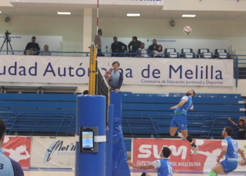 Mikael Tahiri en acción, durante el encuentro de la última jornada en la que el conjunto melillense se impuso al CV Mediterráneo.