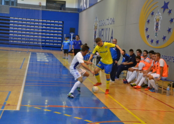 Nessin, con el balón, uno de los jugadores destacados del partido