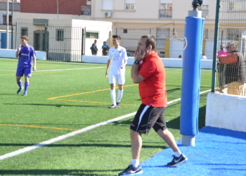 El técnico peñista, en uno de los partidos en el campo federativo de La Espiguera.