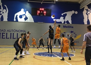 Salto inicial en uno de los partidos del cuadro del Enrique Soler