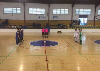 Antes del inicio del partido se guardó un minuto de silencio.