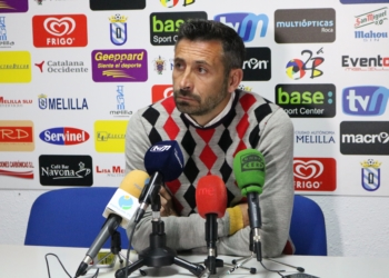 Manolo Herrero, entrenador de la UD Melilla, en la rueda de prensa posterior al partido.