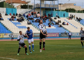 Los delanteros melillenses no tuvieron su día, ya que los defensores del Badajoz se mostraron muy superiores