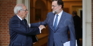Imbroda demanda a Rajoy medidas para una frontera y una inmigración “en condiciones”