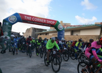 Salida de la competición de ciclismo de montaña de la pasada edición de la competición ceutí.