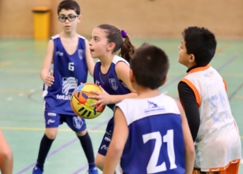 Imagen de uno de los partidos de baloncesto base.