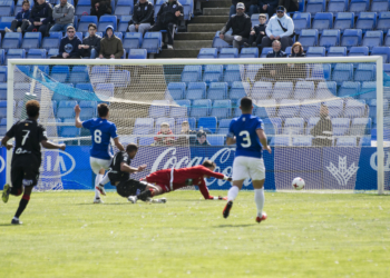 El delantero centro Yacine, en el momento de sumar el 1-0 frente al Recreativo de Huelva.