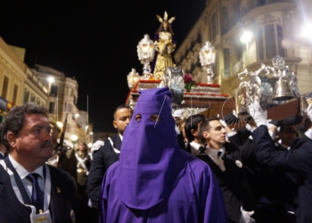 Momento de la liberación de un reo en la procesión de Jueves Santo de 2017.