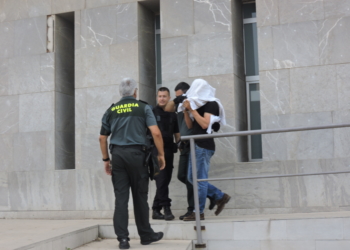 El autor confeso del crimen de La Hípica, saliendo de los juzgados de Melilla tras haber declarado el 11 de julio de 2016.
