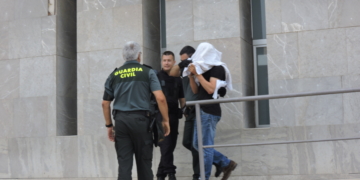 El autor confeso del crimen de La Hípica, saliendo de los juzgados de Melilla tras haber declarado el 11 de julio de 2016.