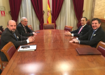 Imbroda y Quevedo, en su reunión ayer con directivos de Endesa.