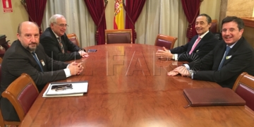 Imbroda y Quevedo tratan con directivos de Endesa el traslado de su central