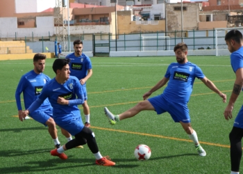 Realización de un rondo por parte de alguno de los jugadores de la primera plantilla.
