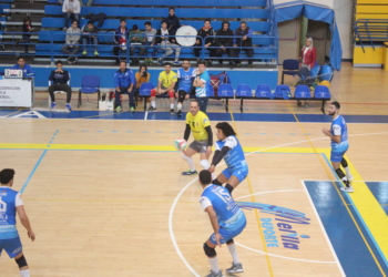 Alcober y Bruno, en el centro de la imagen, cuajaron un estupendo último partido.