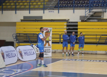 El jugador almeriense, en la realización de un saque.