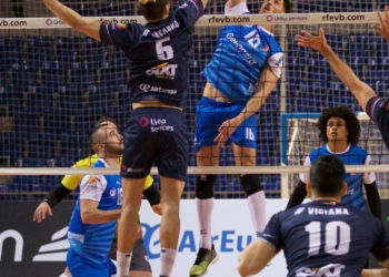 El jugador español, en una de sus jugadas en la presente temporada en la Superliga Masculina.