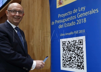 -FOTODELDIA-GRAF4810. MADRID, 03/04/2018.- El ministro de Hacienda, Cristóbal Montoro, durante la presentación en el Congreso de los Diputados del proyecto de Presupuestos Generales del Estado para 2018, que al igual que los del año pasado comenzarán su tramitación parlamentaria bien entrado su ejercicio de aplicación. EFE/Chema Moya