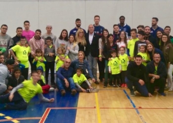 Los chicos de la Asociación Teama lo pasaron en grande junto a los jugadores del Club Melilla Baloncesto.