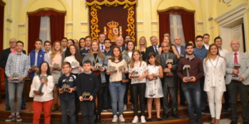 Foto de familia de la entrega de los premios Melilla Deporte llevada a cabo el pasado año.