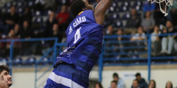 Mamadou Samb entra al aro en el partido de la primera vuelta