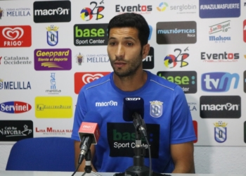 El jugador melillense Mahanan, durante la rueda de prensa que se llevó a cabo en la matinal de ayer jueves en el estadio Álvarez Claro’.