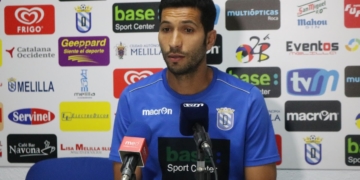 El jugador melillense Mahanan, durante la rueda de prensa que se llevó a cabo en la matinal de ayer jueves en el estadio Álvarez Claro’.