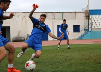 Lolo Garrido se emplea a fondo en todos y cada uno de los entrenamientos y partidos.
