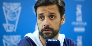Alejandro Alcoba, durante su comparecencia ante los medios de comunicación en la previa del partido frente al Sáenz Horeca Araberri de esta noche.
