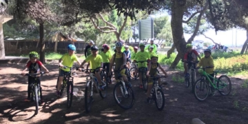 Imágen de los jóvenes deportistas del Club Atlético Melilla, en el Fuerte de Rostrogordo