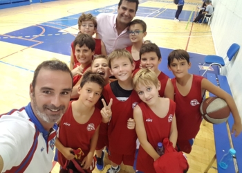 Equipo de minibasaket del Club Marítimo.