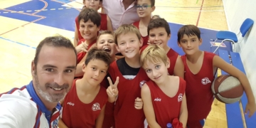 Equipo de minibasaket del Club Marítimo.
