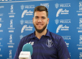 El jugador canario, en la rueda de prensa oficial del club de nuestra ciudad.