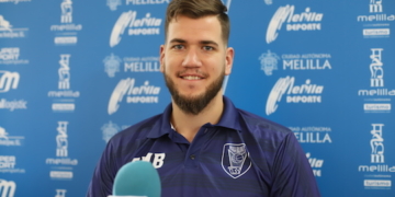 El jugador canario, en la rueda de prensa oficial del club de nuestra ciudad.