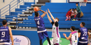 Mamadou Samb, en una de las canastas conseguidas en el partido ante Araberri.