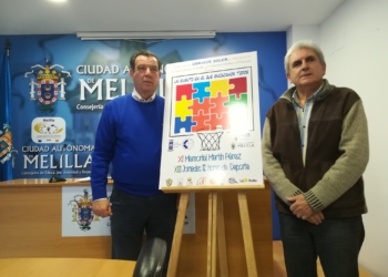Antonio Miranda y Álvaro García, junto al cartel anunciador.