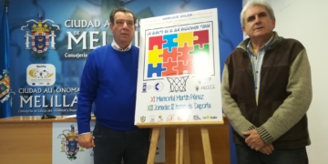 Antonio Miranda y Álvaro García, junto al cartel anunciador.