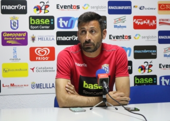 Manolo Herrero, entrenador unionista en la rueda de prensa oficial