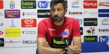 Manolo Herrero, entrenador unionista en la rueda de prensa oficial