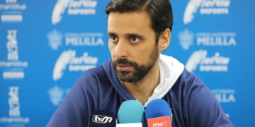 El técnico local, en la rueda de prensa oficial.