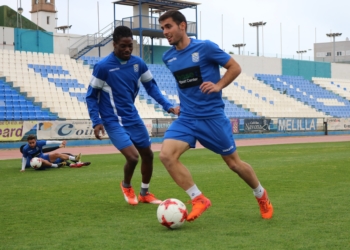 Jugadores de la escuadra melillense, en el entrenamiento de ayer.