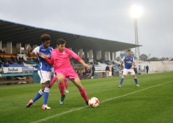 Mustapha, a la izquierda, uno de los jugadores más en forma del cuadro de nuestra ciudad.