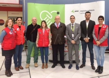 Cruz Roja difunde su labor y proyectos en el Espacio Solidario del aeropuerto de Melilla