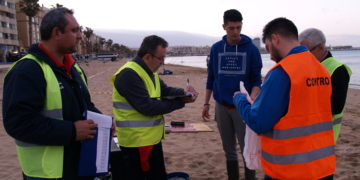 Los jueces de la competición controlando a cada uno de los deportistas que estuvieron presentes