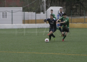 En la segunda mitad mejoró el juego local, aunque sin tener ocasiones para marcar